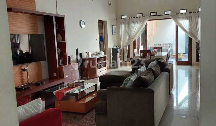 Ready-to-Live House, Mandar Street, Bintaro Sector 3A, Beside Bintaro Plaza, 5 Minutes to Mitra Keluarga Hospital, 7 Minutes to Bintaro-Bsd Toll Gate, 10 Minutes to Pondok Ranji Station.