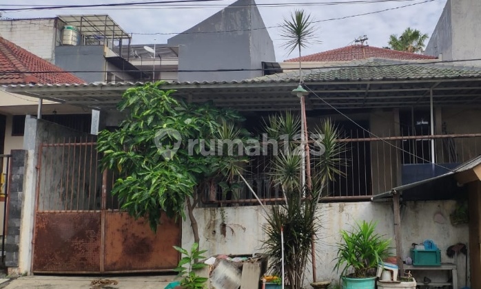 Rumah di Chris kencanasari Mayjend Sungkono 1