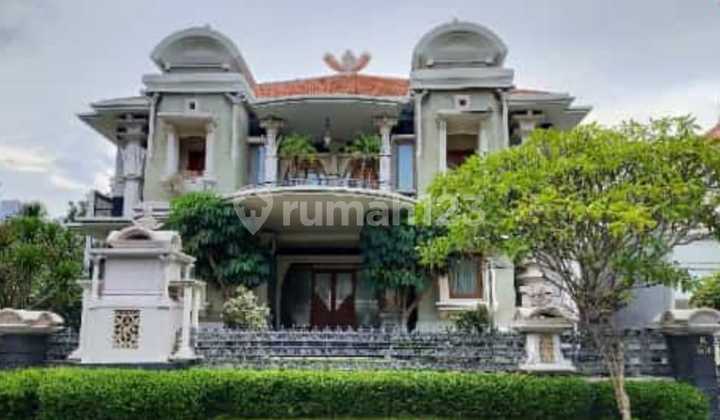 Dijual Rumah Golf View & Swimming Pool Graha Family 1