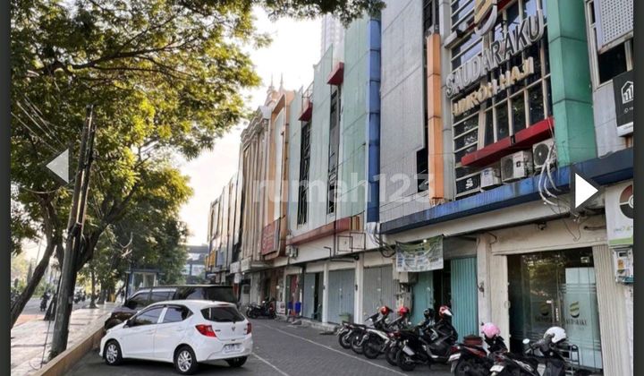 RUKO Raya Ahmad Yani Frontage
Surabaya RUKO Raya Ahmad Yani Frontage
Surabaya