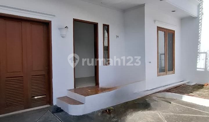 Rumah Disewakan di Tebet 2