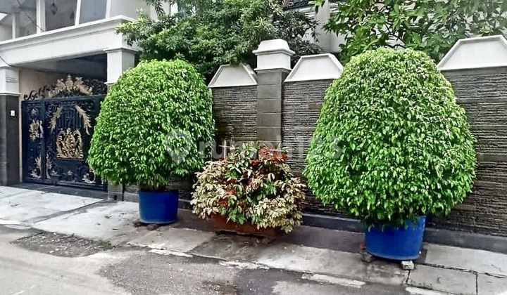 Rumah Dijual, Tebet. Akses Jalan 2 Mobil Lebar 1