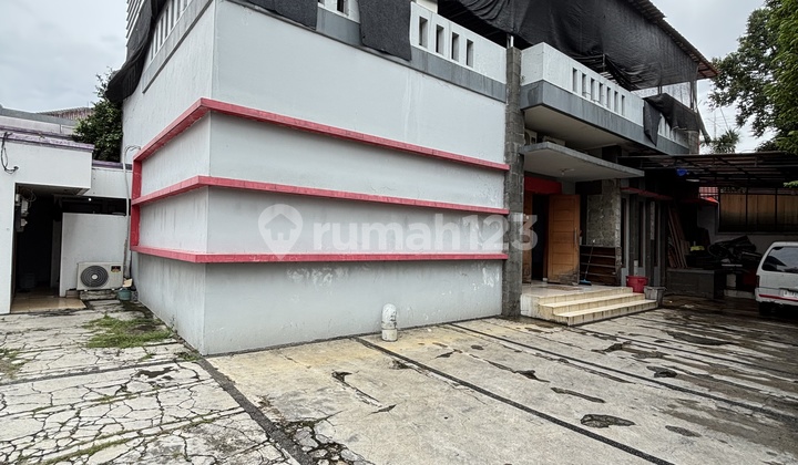 Rumah Disewakan, Jalan Raya, Cocok untuk Usaha/Kantor/Rumah Tinggal di Tebet Rumah Disewakan, Jalan Raya, Cocok untuk Usaha/Kantor/Rumah Tinggal di Tebet