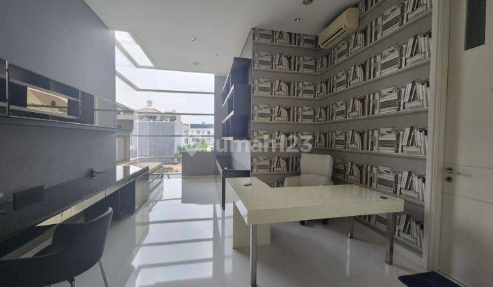 Rumah Pik Mewah Katamaran Trimaran Minimalis Pool + Ruang Karaoke (560m) 2