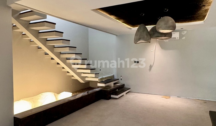 ruang tamu rumah alam sutera minimalis shm