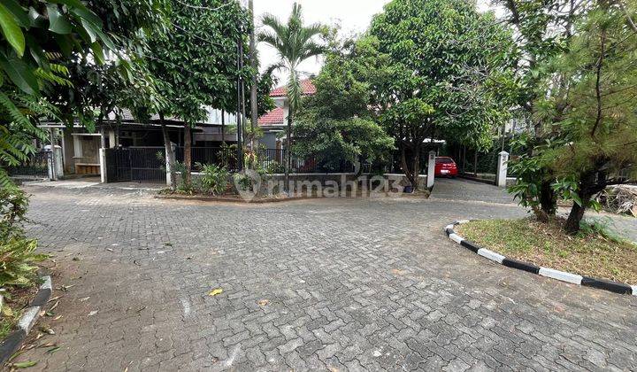 Rumah Luas Nyaman Dikelilingi Taman Lokasi Strategis di Jatibening 1