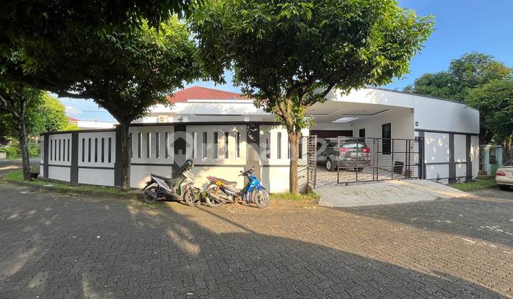 Rumah Hook Baru Renovasi Bebas Banjir Ada Kolam Renang di Kemang Pratama 2