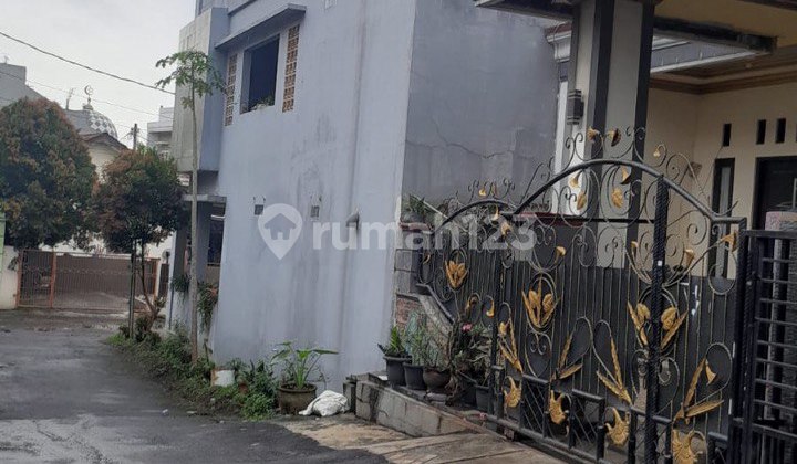 Rumah 2,5 Lantai Bebas Banjir Siap Huni di Bintara 2