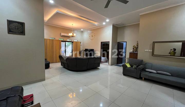 Rumah Hook Ada Tanah Kosong di Belakang Sirkulasi Udara Yg Bagus di Jatiwaringin Rumah Hook Ada Tanah Kosong di Belakang Sirkulasi Udara Yg Bagus di Jatiwaringin