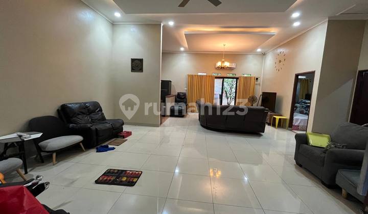 Rumah Hook Ada Tanah Kosong di Belakang Sirkulasi Udara Yg Bagus di Jatiwaringin 2