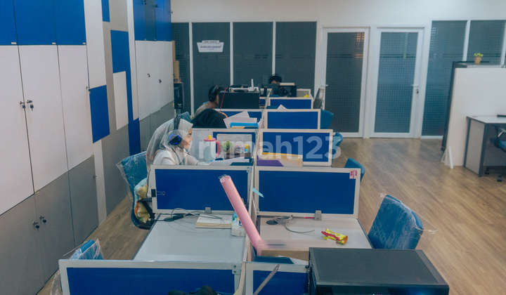 Premium 3-Story New Shophouse - Fully Furnished & Ready to Use Sakura Garden City, Cipayung - East Jakarta 2