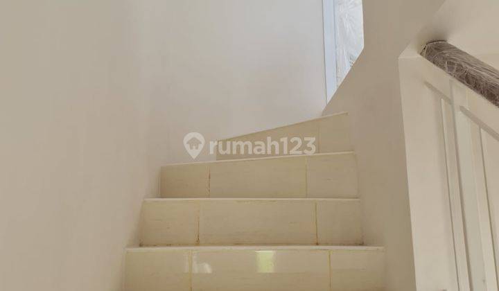 Disewakan Rumah Baru 2 Lantai di Vanya Park Cluster Azura, Bsd City 6