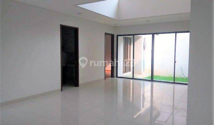 Rumah Bagus Unfurnished di Eminent Prestigia, Tangerang 2