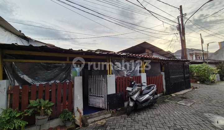 Wide 205 M² House in Tangerang City Center - Freehold Title, Flood-Free 1