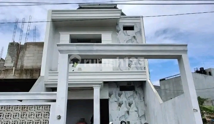 Rumah Mewah 2 Lantai Siap Huni Free Kolam Renang di Tembalang 1