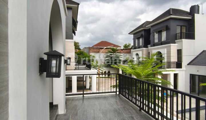 Rumah Mewah 3 Lantai Siap Huni Murah SHM di Tlogobodas 2