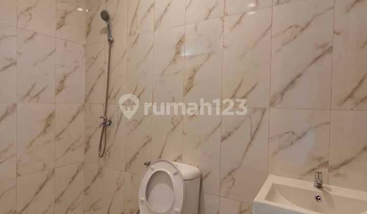 Rumah Mewah 3 Lantai Siap Huni Murah SHM di Tlogobodas