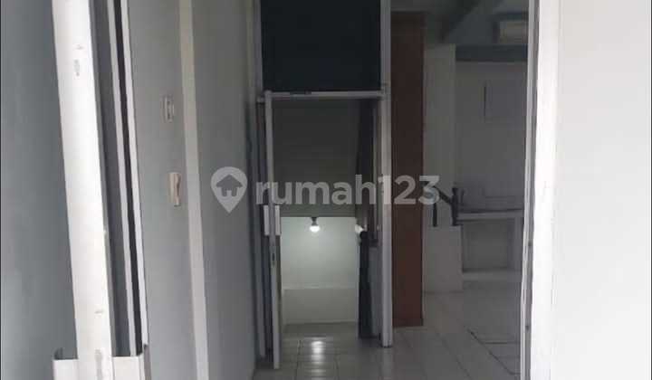 Strategic 3-Story Shop House for Rent on Kalimalang Roadside, West Bekasi Strategic 3-Story Shop House for Rent on Kalimalang Roadside, West Bekasi