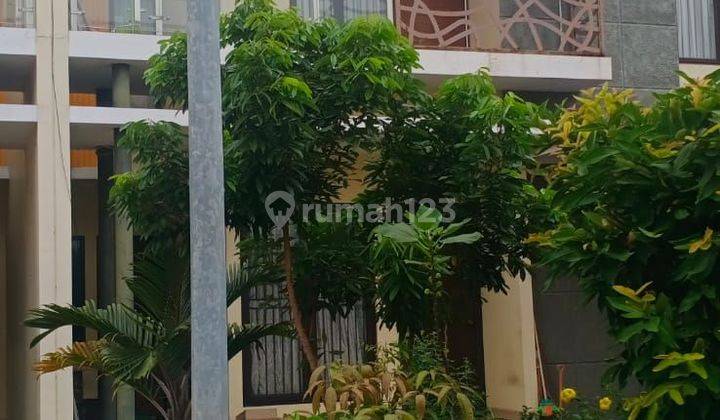 Di Jual Cepat  Sangat Butuh (BU)  Rumah 2 Lt dalam Cluster Arana  Ada kolam renang dalam cluster Harapan Indah,Nego Sampai Jadi 1