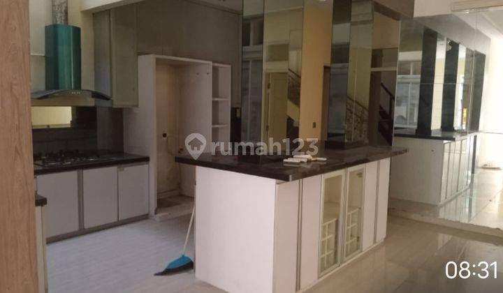 DI Sewakan Murah Rumah 2 Lt Siap Huni Gading Kusuma
Kelapa Gading Jakarta Utara 1