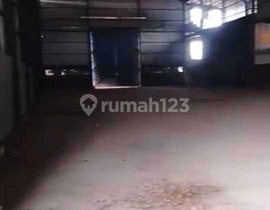 Rent Out a Nice Warehouse Ready to Occupy in Kota Baru Karawang, East Java