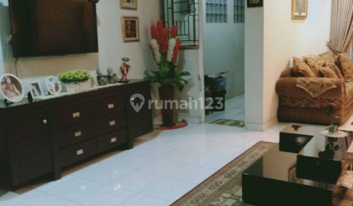 Jual Rumah Cantik Cluster Amerika 2 Lt 
kota Wisata Cibubur Jakarta Timur
 2