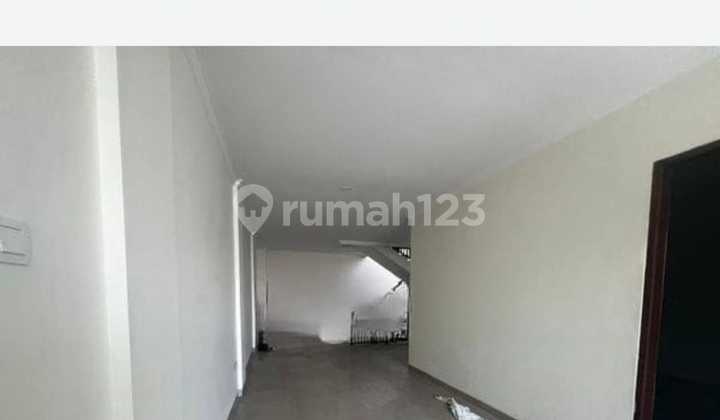 For Sale 2.5-Storey Shop House Ready to Occupy Strategic Location Pondok Kopi East Jakarta