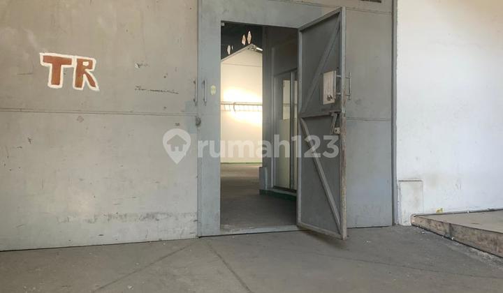 For Rent Ready-to-Use Warehouse in Bandar Mas. Container Access