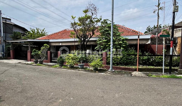 Disewakan Rumah Besar Dalam Komplek di Rawamangun Jakarta Timur Disewakan Rumah Besar Dalam Komplek di Rawamangun Jakarta Timur