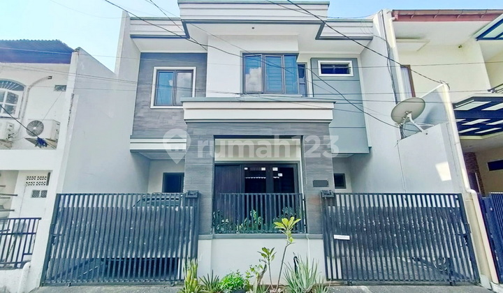 Good Ready-to-Live Modern House in Rawamangun, East Jakarta 2