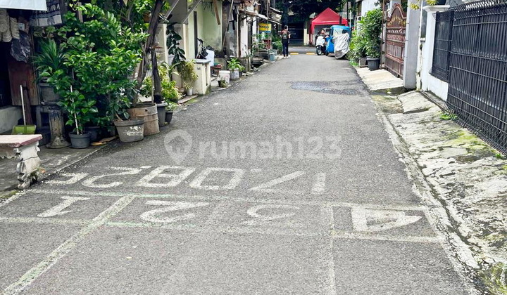 Nice Modern House Ready to Occupy in Rawamangun, East Jakarta 2