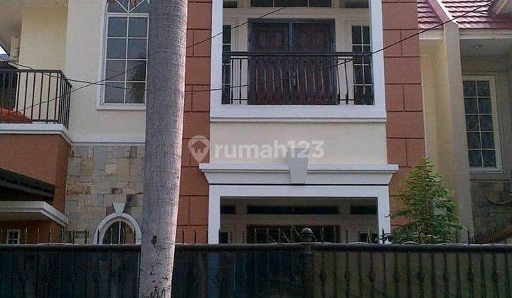 Rumah Luas Dengan 2 Lantai Di Citra 2 Ext 1