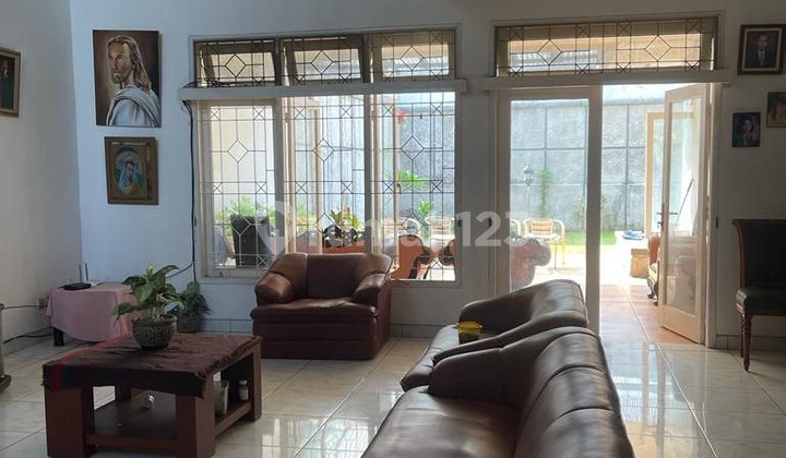 Rumah 2 Lantai Unfurnished SHM di Bukit Cinere Indah, Depok