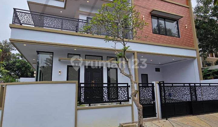 Rumah Mewah Baru Hoek Siap Huni di Bsd 2