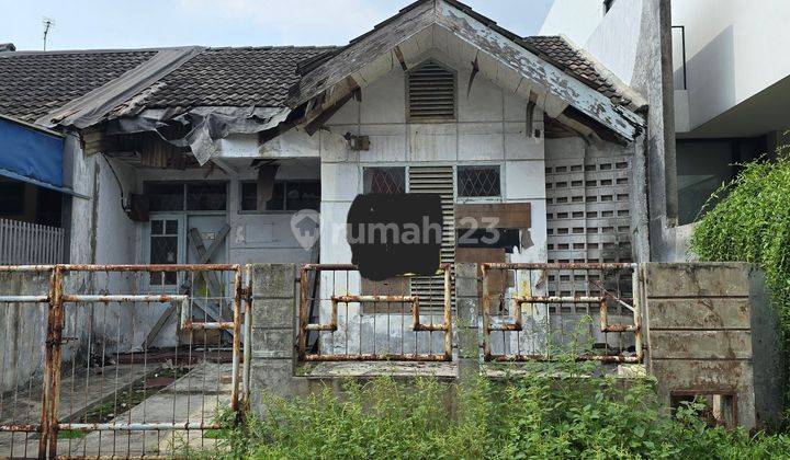 RUMAH BUTUH RENOV MURAH DEPAN TAMAN, DEKAT KE STASIUN JALAN TOL DI BSD 1