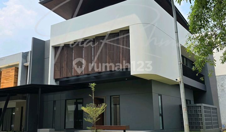 Semi Hook New House Ready to Live Contemporary Tropical Model In Bsd City