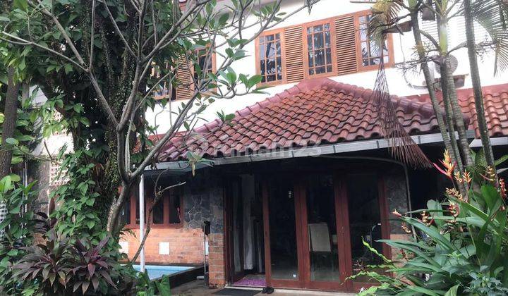 Rumah Dilengkapi  Kolam Renang di Raffles Hill Cibubur 1