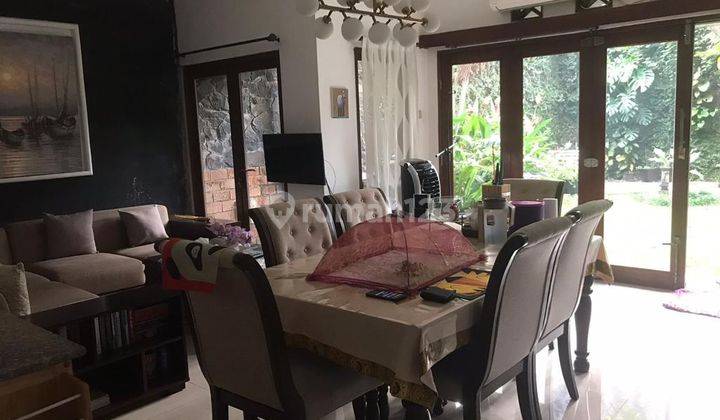 Rumah Dilengkapi  Kolam Renang di Raffles Hill Cibubur 2