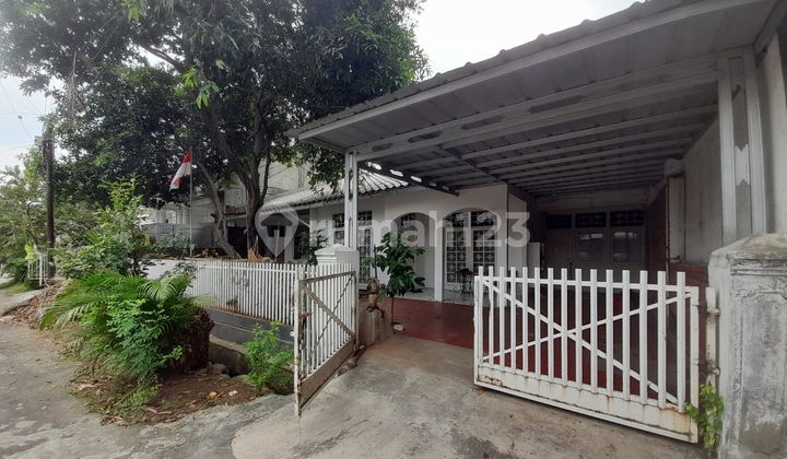 Asri House in Jaka Permai 2