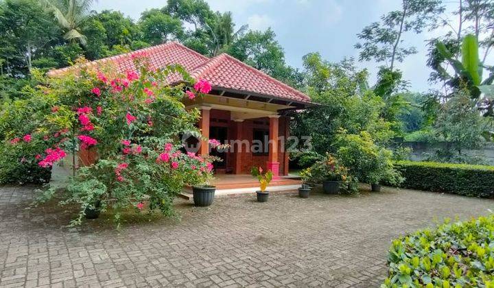 Villa Dengan Kebun Yang Luas di Subang 1