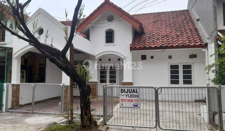 Rumah Nyaman di Kemang Pratama 3 1