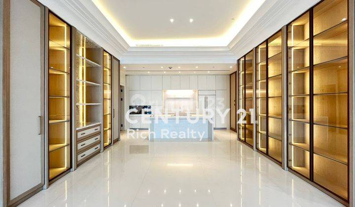 Apartement St Regis Residence 3 BR Semi Furnished Bagus  1