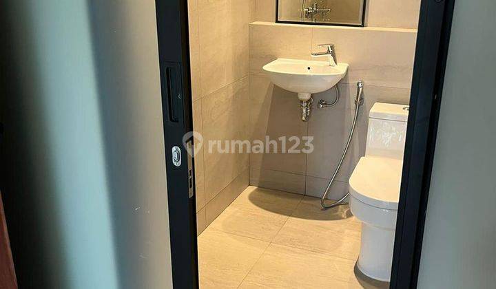 Rumah 4 Lantai Bagus Semi Furnished SHM di Taman Villa Meruya, Jakarta Barat 2