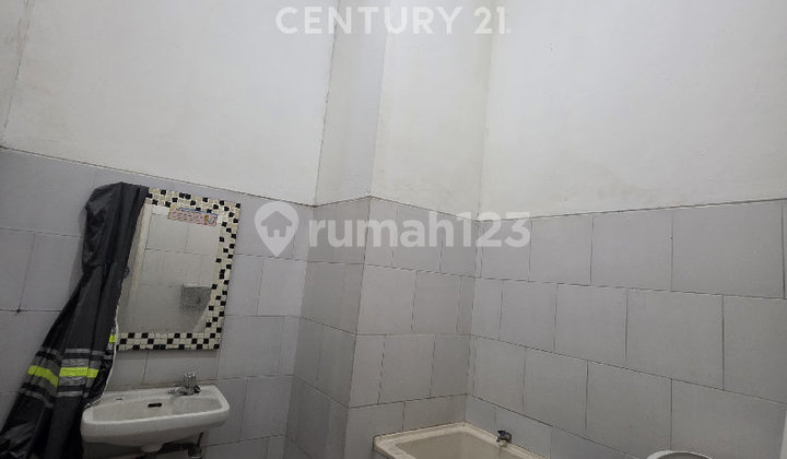 Ruko for Rent on Fatmawati Raya, Strategic Location Facing the Main Road 2