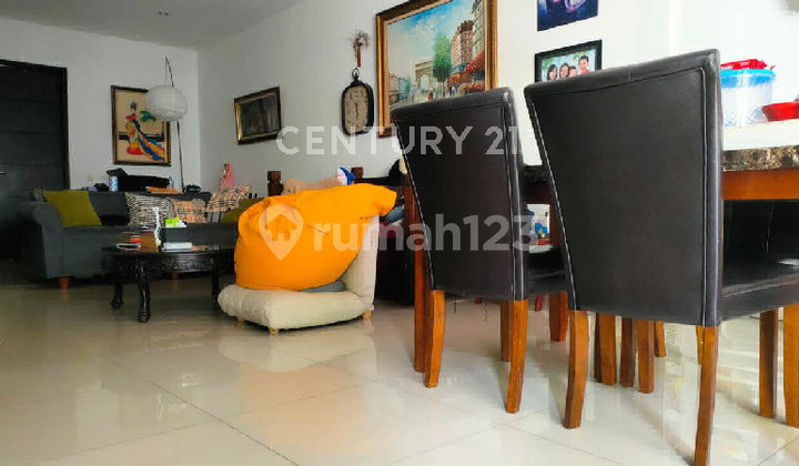 For Sale in West Cilandak, Strategic Location, Excellent! 2