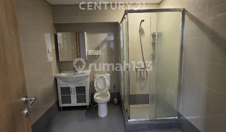 Sewa Apartemen Maqna Residences, 3Br, Furnised, Hadap Timur 2