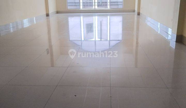 Ruko Butuh Minim Renovasi 300 m2 SHM Kebon Jeruk, Jakarta Barat 1