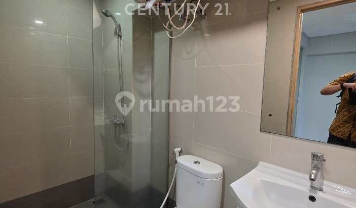 Rent Maqna Apartment 2 Bedroom, Low Floor, East View. 2