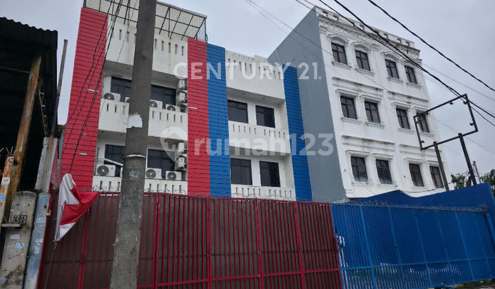Ruko for Rent at Kebon Jeruk Football Field Road, Facing the Main Road! Ruko for Rent at Kebon Jeruk Football Field Road, Facing the Main Road!