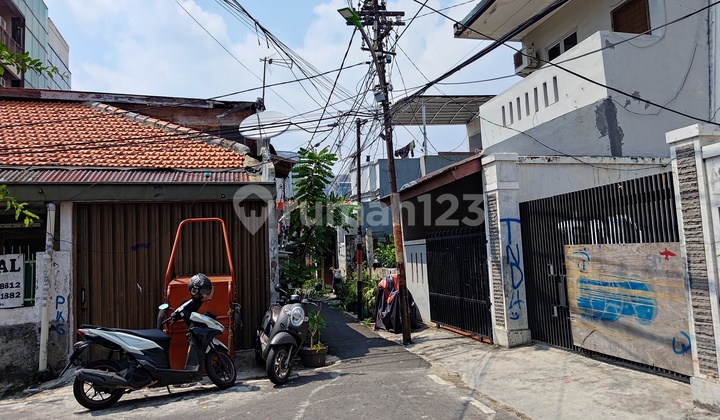 Land on Tanah Abang Road, Suitable for Boarding or Rental!